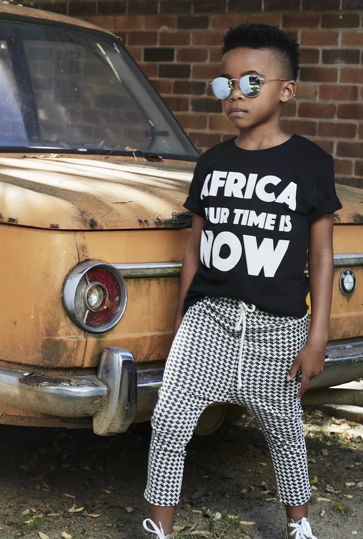 AFRICA your time is NOW kids' t-shirt (black)