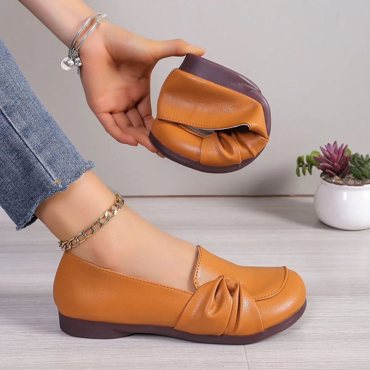 Comfortable round toe flats