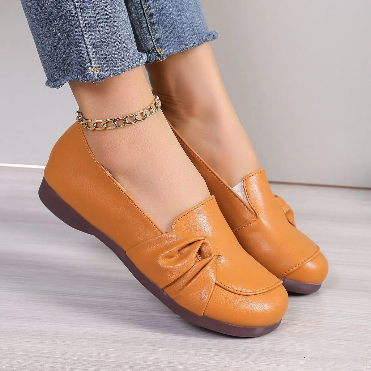 Comfortable round toe flats