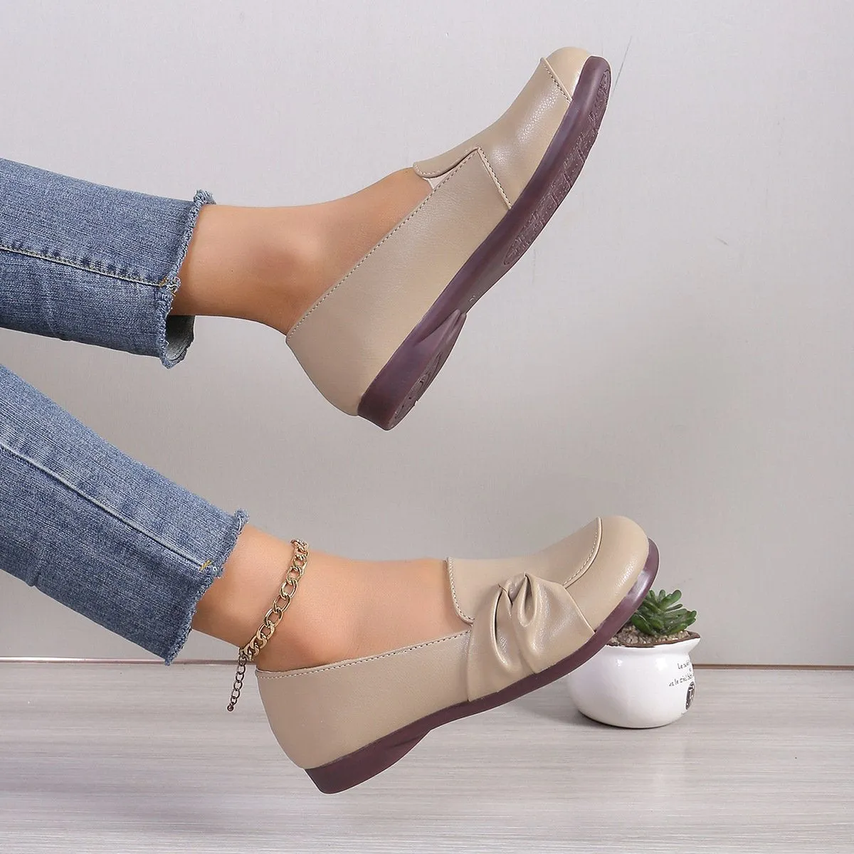 Comfortable round toe flats