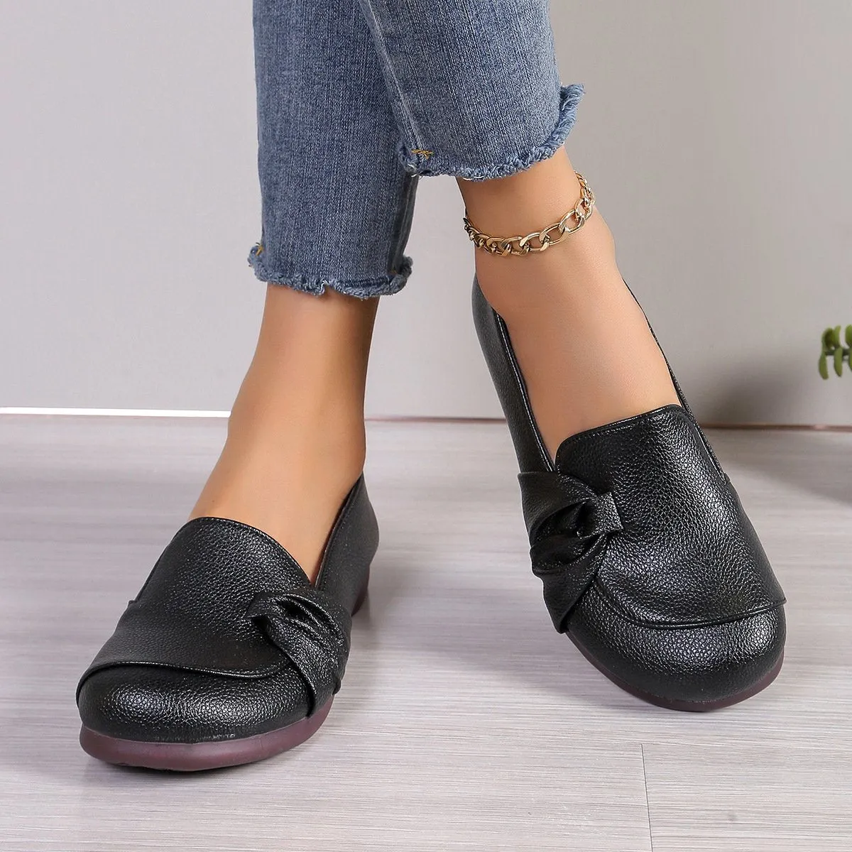 Comfortable round toe flats