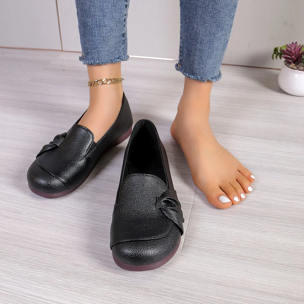 Comfortable round toe flats