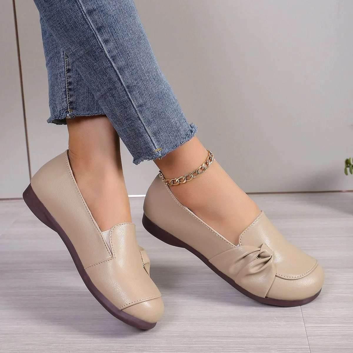 Comfortable round toe flats