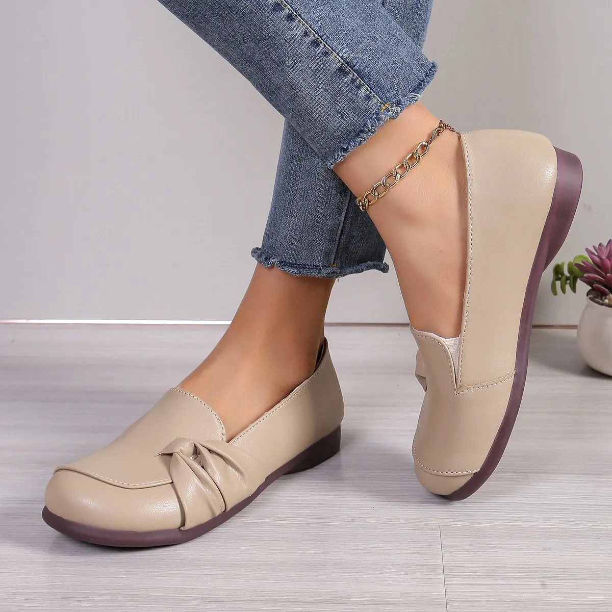 Comfortable round toe flats