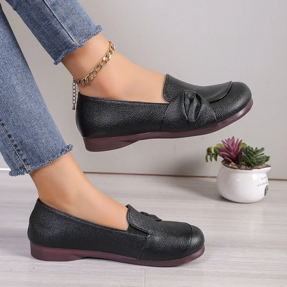 Comfortable round toe flats