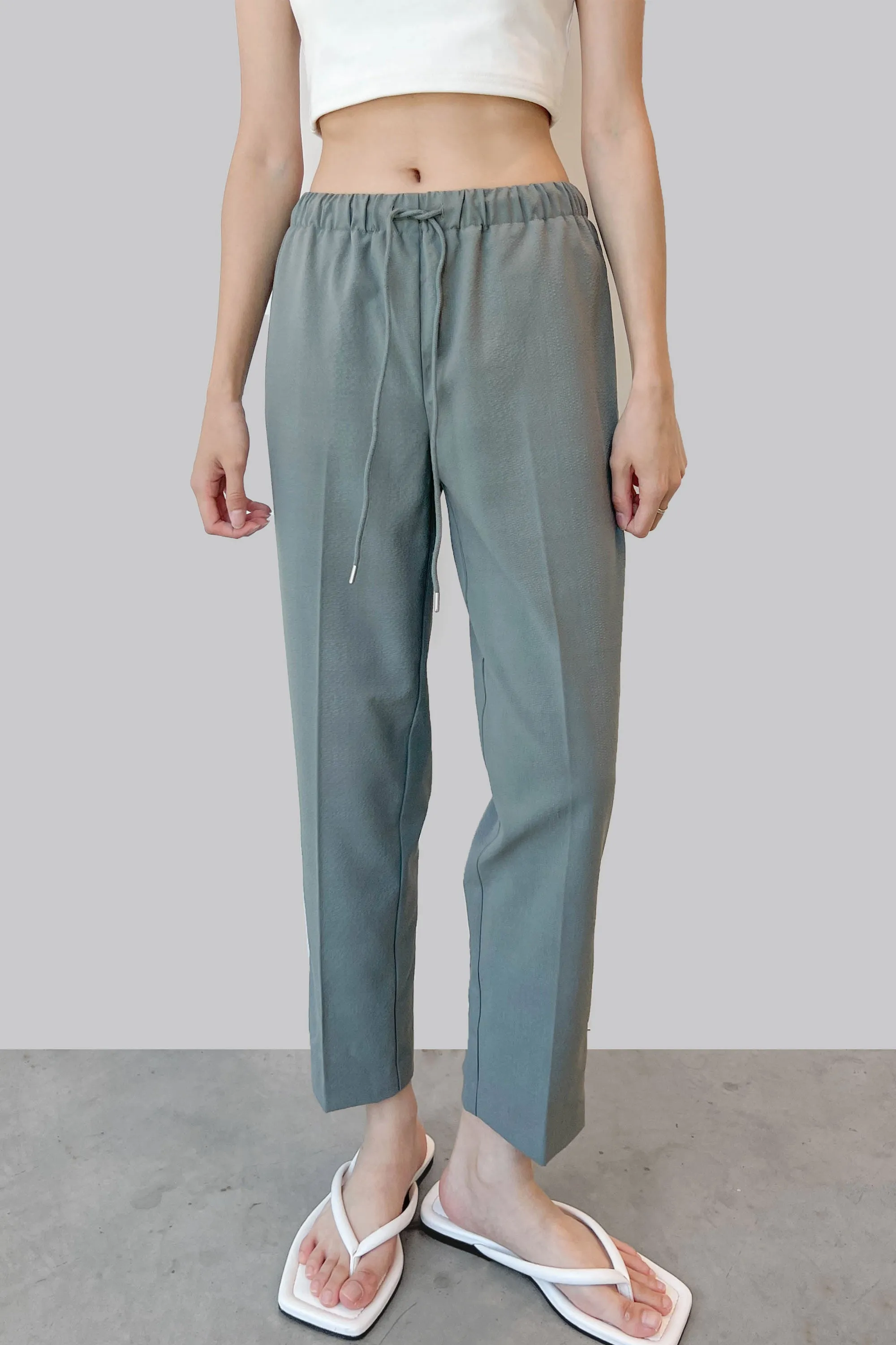 ELASTIC WAIST TAPERED TROUSER