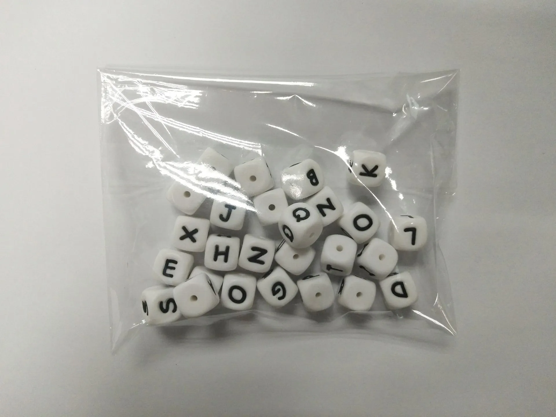 Wholesale 10pcs 10mm 26 English Alphabet Dice Silicone Focal beads